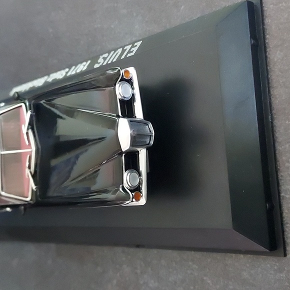 Elvis commemorative Blackhawk - Picture 4 of 10